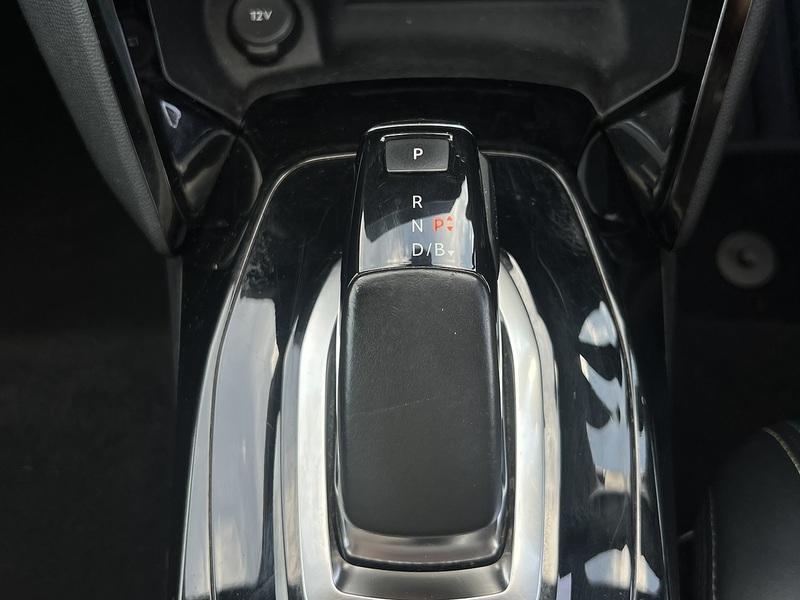 Peugeot e-2008 GT - U8270