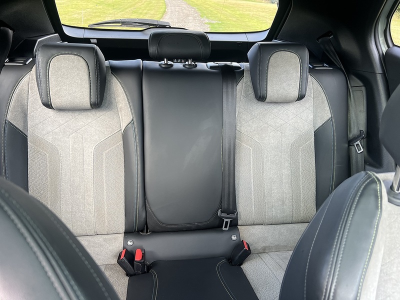 Peugeot e-2008 GT - U8270