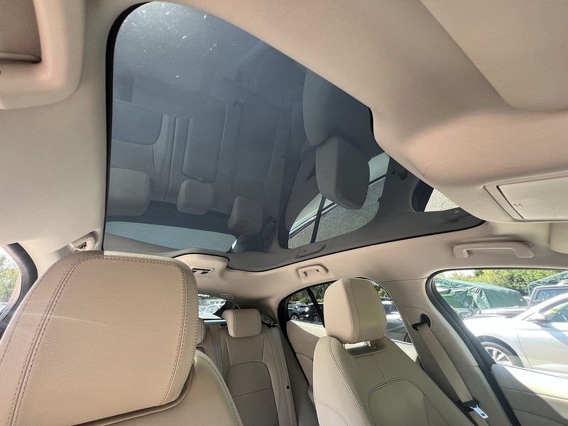 Jaguar I-PACE 400 SE - U8371