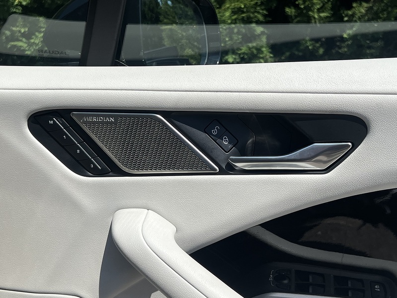 Jaguar I-PACE 400 SE - U8371