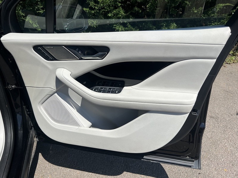 Jaguar I-PACE 400 SE - U8371