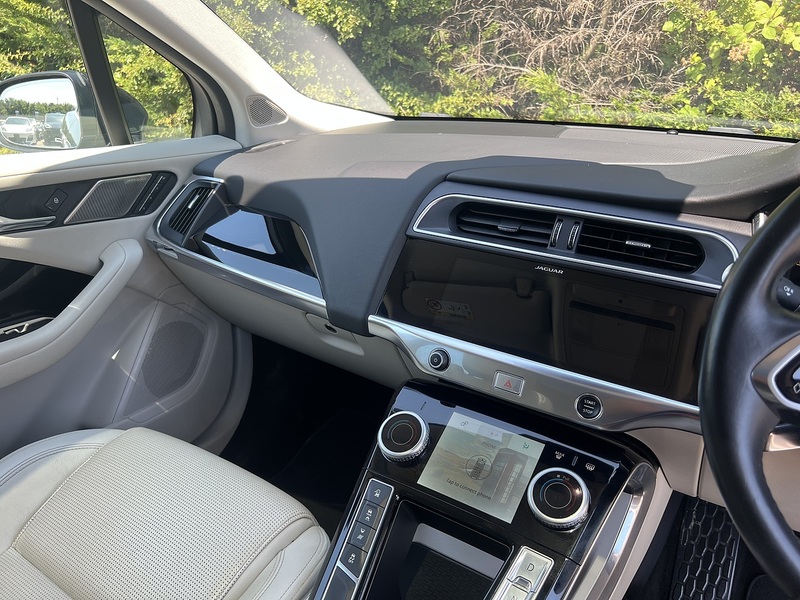 Jaguar I-PACE 400 SE - U8371