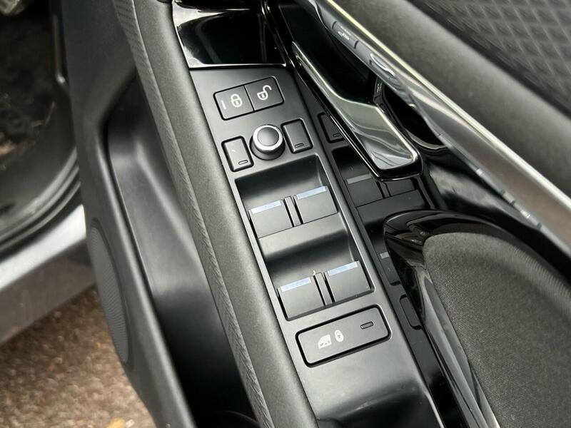 LAND ROVER RANGE ROVER EVOQUE 2.0 R-DYNAMIC MHEV 5d 178 BHP 1 OWNER FROM NEW|VAT QUALIFYING - U9321