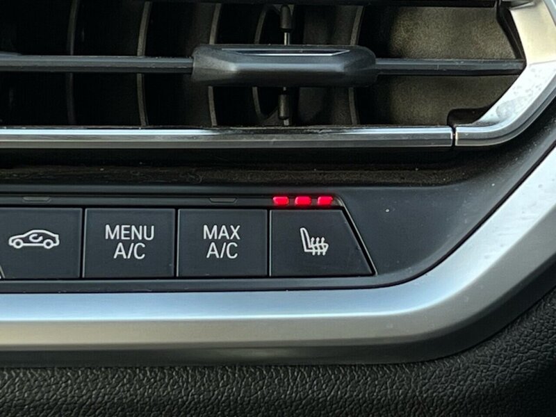 BMW 3 Series 330e M Sport - U9367