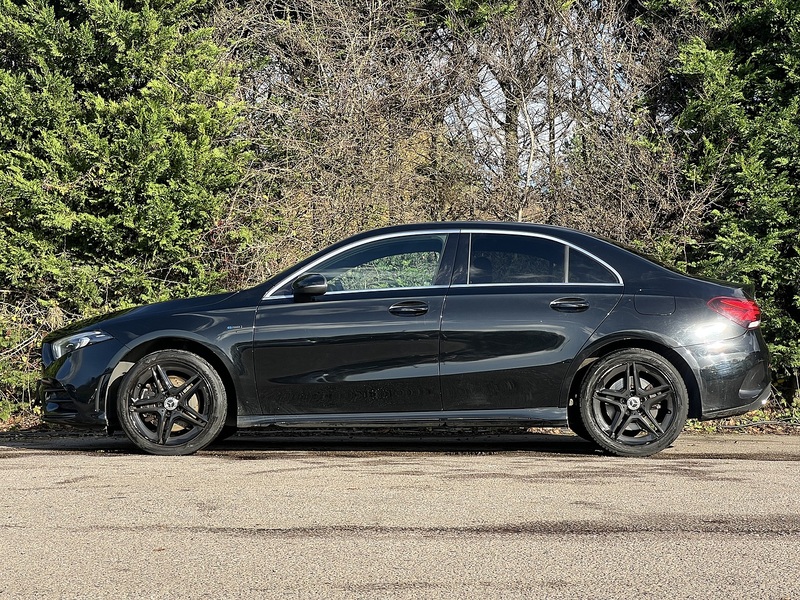 Mercedes-Benz A Class A250e AMG Line - U9381