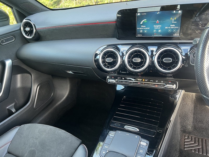 Mercedes-Benz A Class A250e AMG Line - U9381