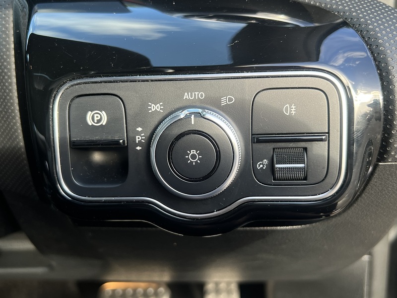 Mercedes-Benz A Class A250e AMG Line - U9381