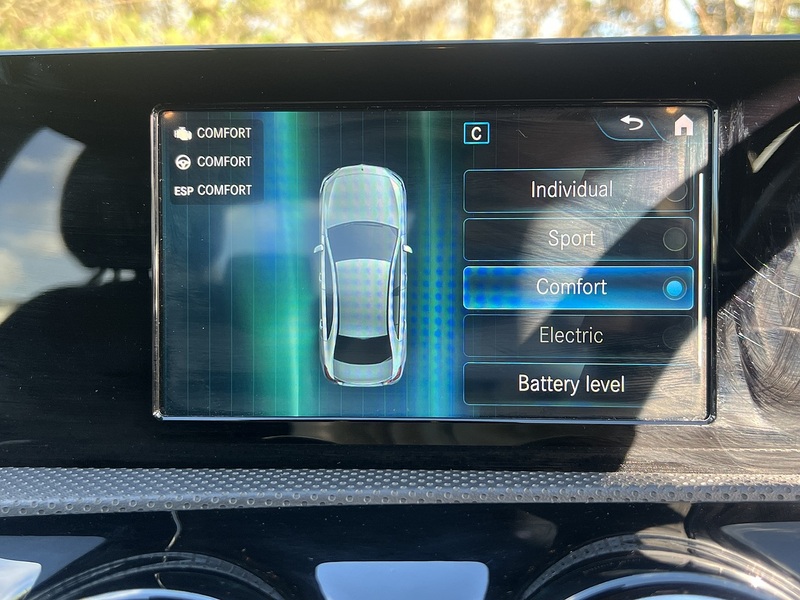 Mercedes-Benz A Class A250e AMG Line - U9381