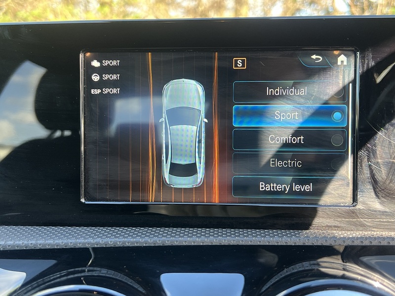 Mercedes-Benz A Class A250e AMG Line - U9381