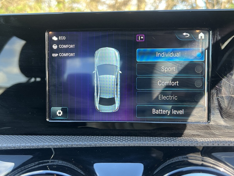 Mercedes-Benz A Class A250e AMG Line - U9381