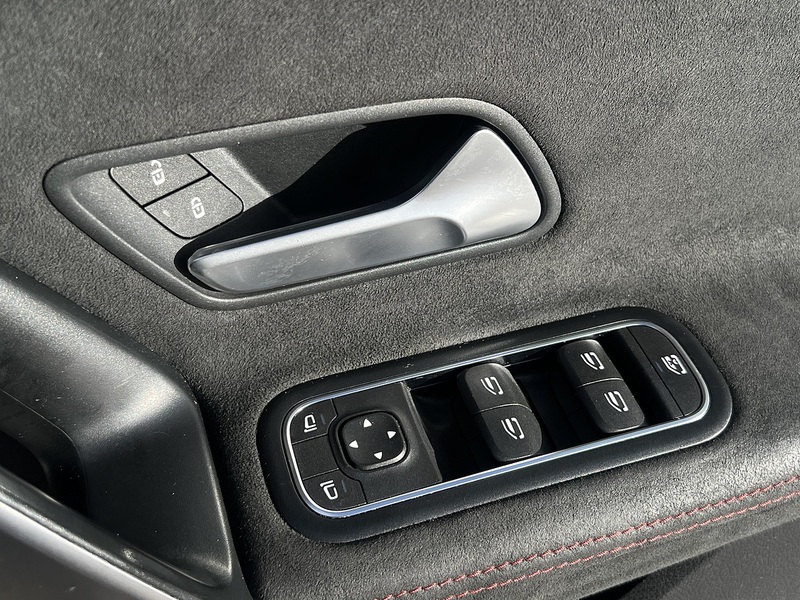 Mercedes-Benz A Class A250e AMG Line - U9381