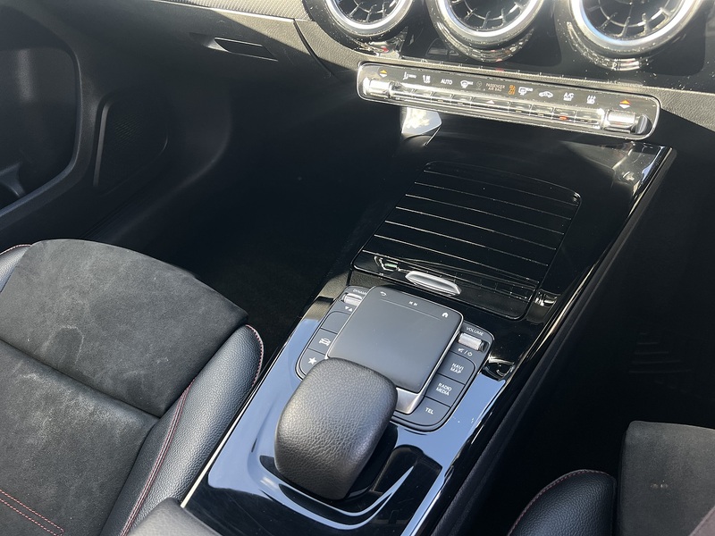 Mercedes-Benz A Class A250e AMG Line - U9381