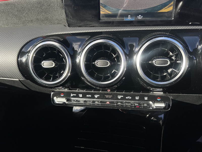 Mercedes-Benz A Class A250e AMG Line - U9381