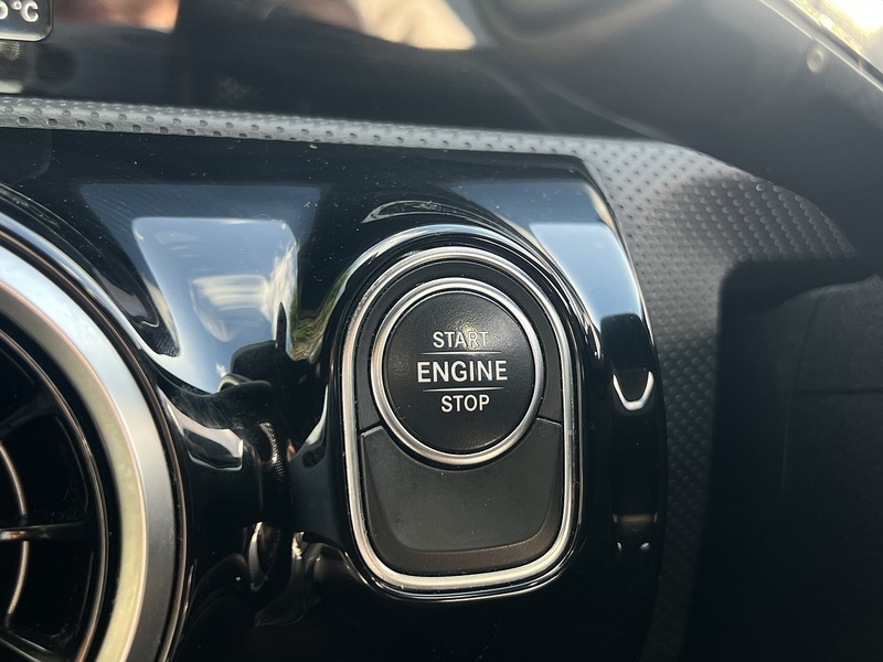 Mercedes-Benz A Class A250e AMG Line - U9381