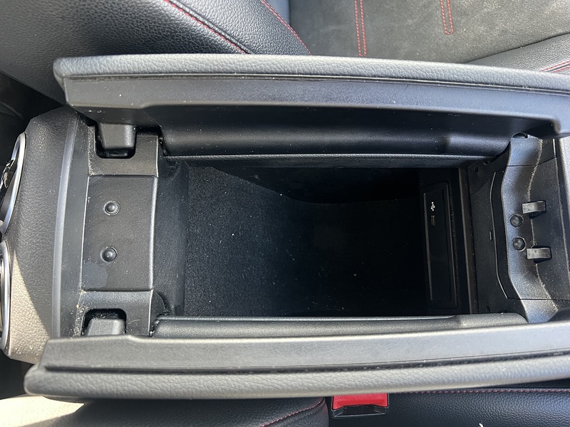 Mercedes-Benz A Class A250e AMG Line - U9381