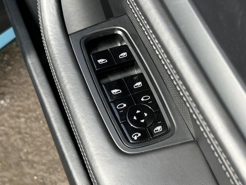 PORSCHE TAYCAN TURBO 93KWH 4d 671 BHP 1 OWNER FROM NEW|VAT QUALIFYING - U9724