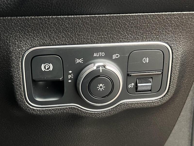 MERCEDES-BENZ GLB 1.3 GLB 200 AMG LINE 5d 161 BHP 1 FORMER KEEPER|FSH- SERVICED @42K - U9785