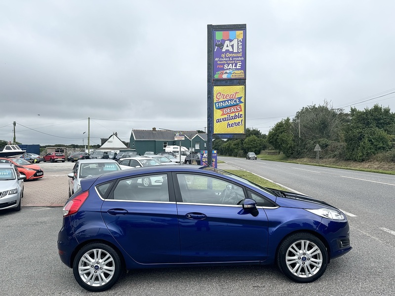 1.0T EcoBoost Zetec Hatchback 5dr Petrol Manual Euro 5 (s/s) (99 bhp)