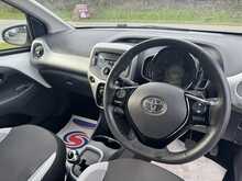 Toyota AYGO 1.0 VVT-i x-play Hatchback 5dr Petrol x-shi