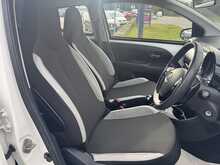 Toyota AYGO 1.0 VVT-i x-play Hatchback 5dr Petrol x-shi