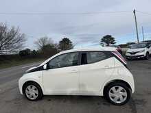Toyota AYGO 1.0 VVT-i x-play Hatchback 5dr Petrol x-shi