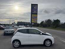 Toyota AYGO 1.0 VVT-i x-play Hatchback 5dr Petrol x-shi