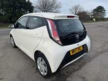 Toyota AYGO 1.0 VVT-i x-play Hatchback 5dr Petrol x-shi