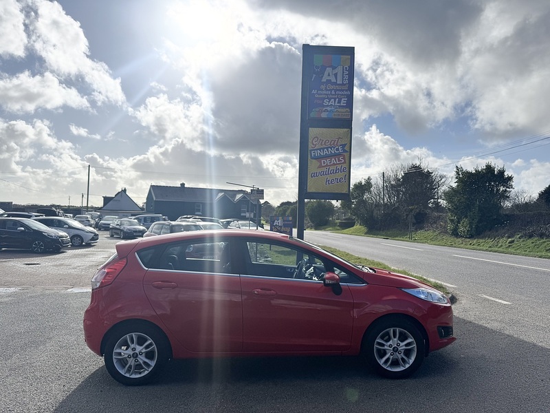 1.0T EcoBoost Zetec Hatchback 5dr Petrol Manual Euro 6 (s/s) (99 bhp)