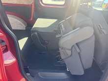 Volkswagen Caddy 2.0 TDi Maxi Combi Van 5dr Diesel Manual FWD (Window) (124 g/km, 101 bhp)