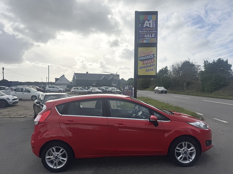 1.0T EcoBoost Zetec Hatchback 5dr Petrol Manual Euro 6 (s/s) (100 ps)