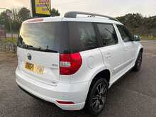 Skoda Yeti 2.0 TDI Black Edition SUV 5dr Diesel DSG 4WD Euro 5 (138 bhp)