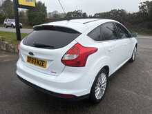Ford Focus 1.0T EcoBoost Zetec Hatchback 5dr Petrol Manual Euro 5 (s/s) (99 bhp)