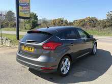Ford Focus 1.6 TDCi Zetec Hatchback 5dr Diesel Manual Euro 5 (s/s) (113 bhp)