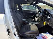 Mercedes-Benz 2.1 GLA220d AMG Line (Premium Plus) SUV 5dr Diesel 7G-DCT 4MATIC Euro 6 (s/s) (168 bp)