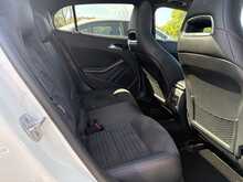 Mercedes-Benz 2.1 GLA220d AMG Line (Premium Plus) SUV 5dr Diesel 7G-DCT 4MATIC Euro 6 (s/s) (168 bp)