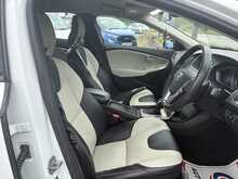 Volvo V40 2.0 D2 Lux Hatchback 5dr Diesel Auto Euro 6 (s/s) (118 bhp)
