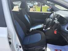 Hyundai i10 1.2 Premium Hatchback 5dr Petrol Manual Euro 5 (86 bhp)