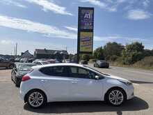 Kia Ceed 1.6 CRDi EcoDynamics 4 Hatchback 5dr Diesel Manual Euro 5 (s/s) (126 bhp)