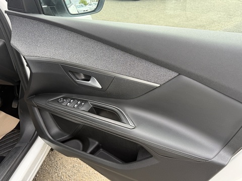 1.2 PureTech Allure SUV 5dr Petrol Manual Euro 6 (s/s) (130 ps)
