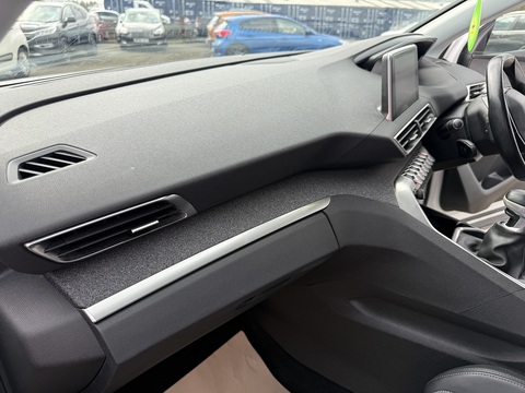 1.2 PureTech Allure SUV 5dr Petrol Manual Euro 6 (s/s) (130 ps)