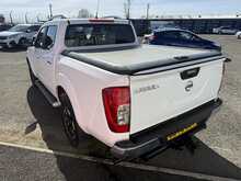 Nissan Navara 2.3 dCi Tekna Pickup Double Cab 4dr Diesel Auto 4WD Euro 6 (190 ps) 