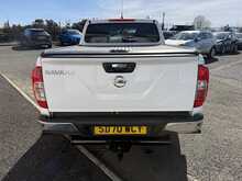 Nissan Navara 2.3 dCi Tekna Pickup Double Cab 4dr Diesel Auto 4WD Euro 6 (190 ps) 