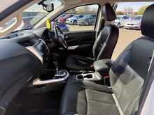 Nissan Navara 2.3 dCi Tekna Pickup Double Cab 4dr Diesel Auto 4WD Euro 6 (190 ps) 
