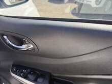 Nissan Navara 2.3 dCi Tekna Pickup Double Cab 4dr Diesel Auto 4WD Euro 6 (190 ps) 