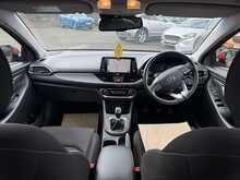 Hyundai i30 1.6 CRDi Blue Drive SE Nav Hatchback 5dr Diesel Manual Euro 6 (s/s) (110 ps) 
