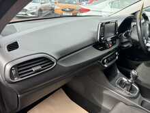 Hyundai i30 1.6 CRDi Blue Drive SE Nav Hatchback 5dr Diesel Manual Euro 6 (s/s) (110 ps) 