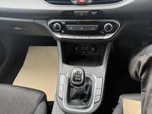 Hyundai i30 1.6 CRDi Blue Drive SE Nav Hatchback 5dr Diesel Manual Euro 6 (s/s) (110 ps) 