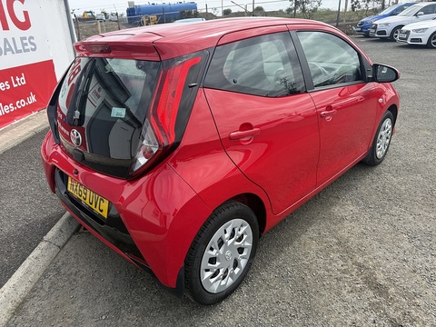 1.0 VVT-i x-play Hatchback 5dr Petrol Manual Euro 6 (71 ps)