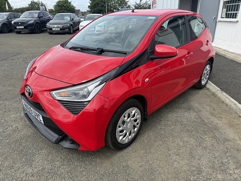 1.0 VVT-i x-play Hatchback 5dr Petrol Manual Euro 6 (71 ps)
