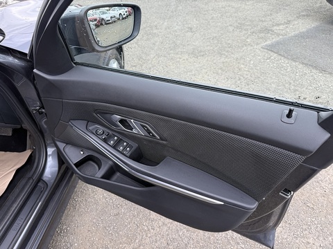 2.0 330e 12kWh SE Pro Saloon 4dr Petrol Plug-in Hybrid Auto Euro 6 (s/s) (292 ps)